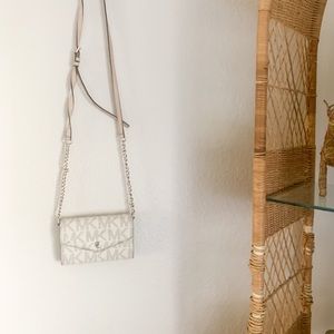 Micheal Kors crossbody purse